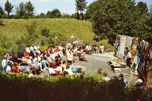1987 - Seminar im Freien - Umweltfreundliche Materialien auf dem Friedhof_1